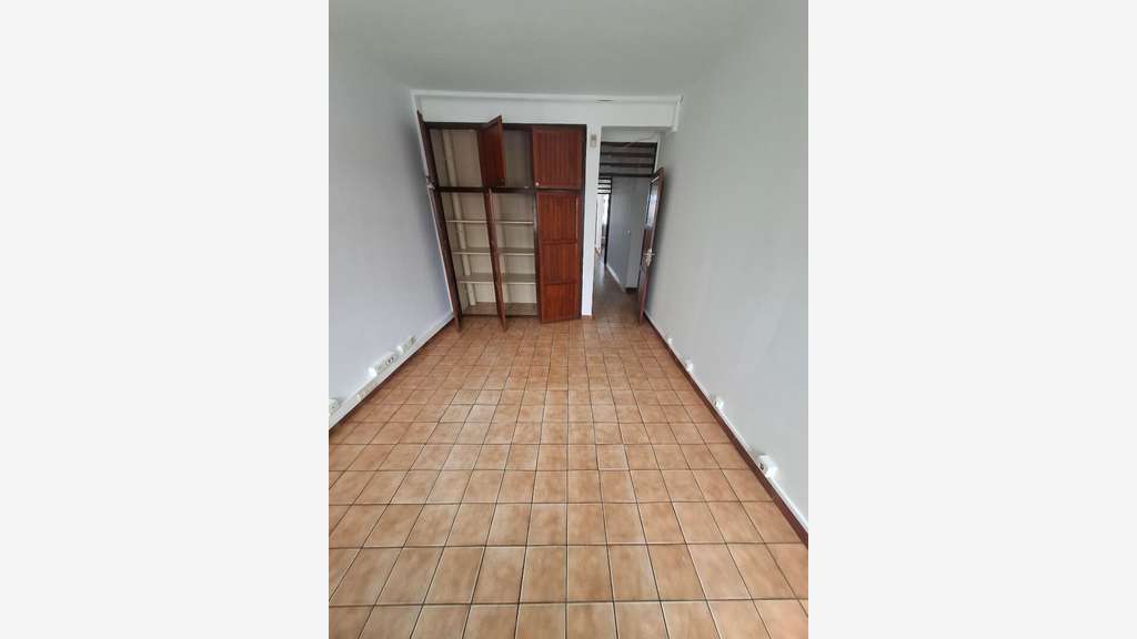 A louer bureaux climatisés 60m² 1er étage Cayenne