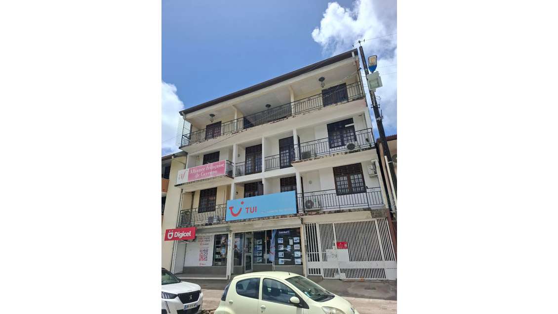 A louer bureaux climatisés 60m² 1er étage Cayenne