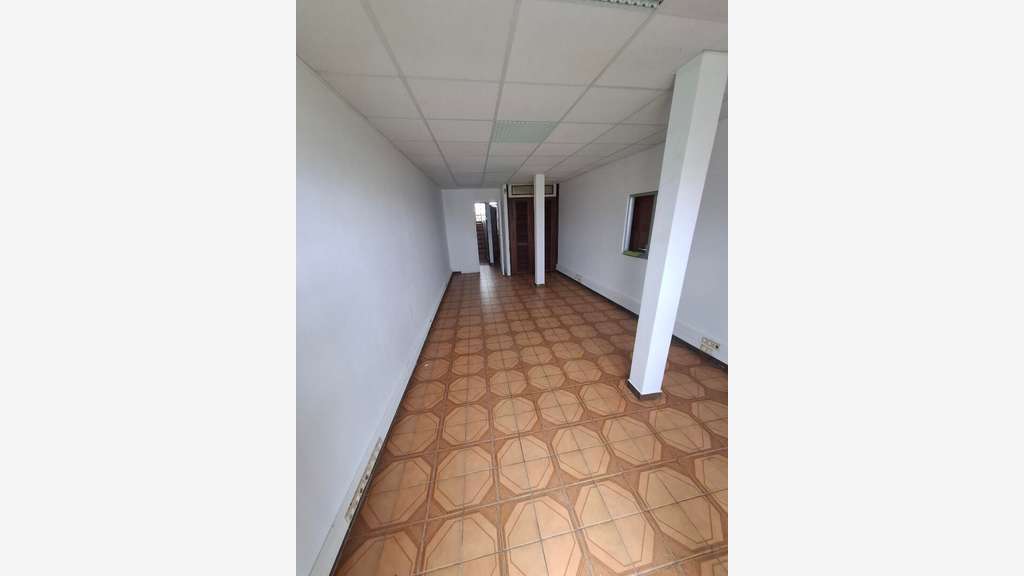 A louer bureaux climatisés 60m² 1er étage Cayenne