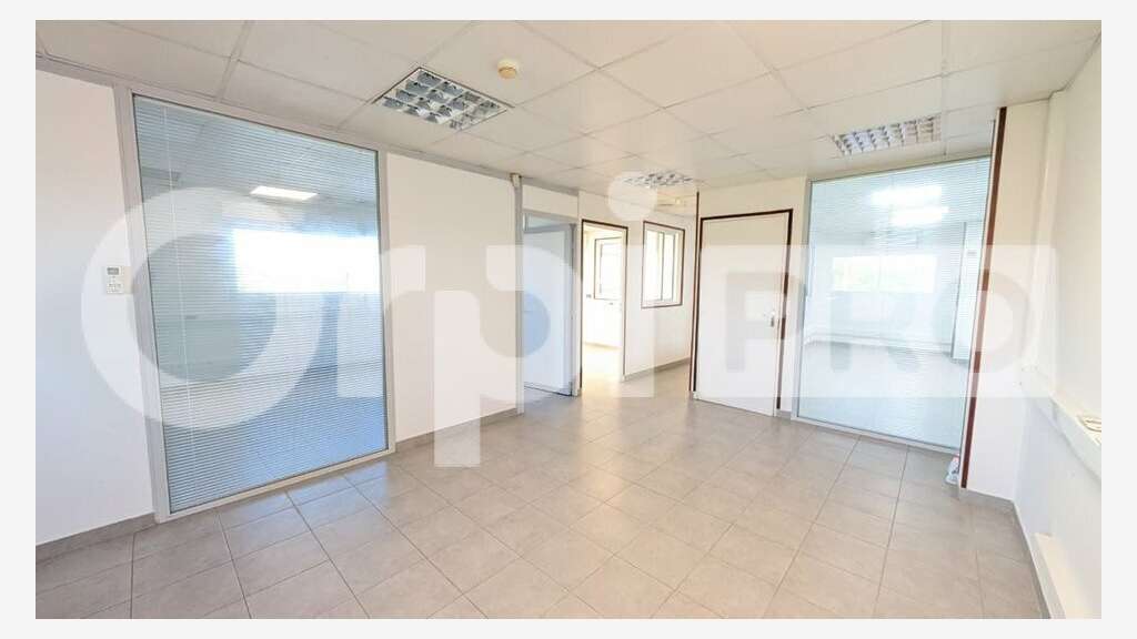 Bureau de 144m² à louer en angle à Cayenne
