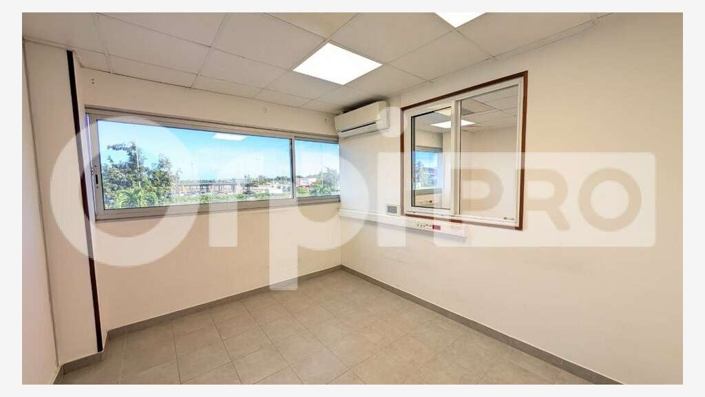 Bureau de 144m² à louer en angle à Cayenne