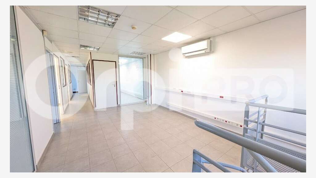 Bureau de 144m² à louer en angle à Cayenne