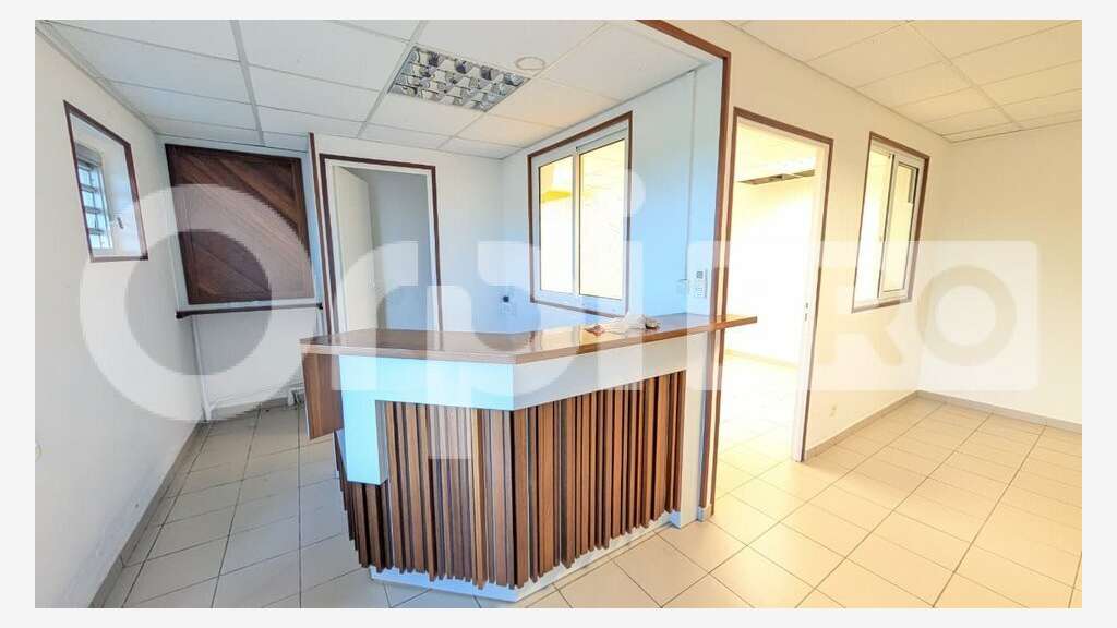 Bureau de 144m² à louer en angle à Cayenne