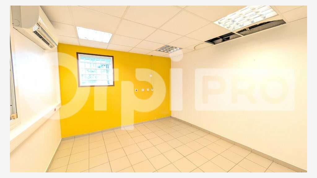 Bureau de 144m² à louer en angle à Cayenne