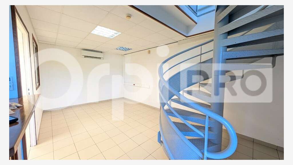 Bureau de 144m² à louer en angle à Cayenne