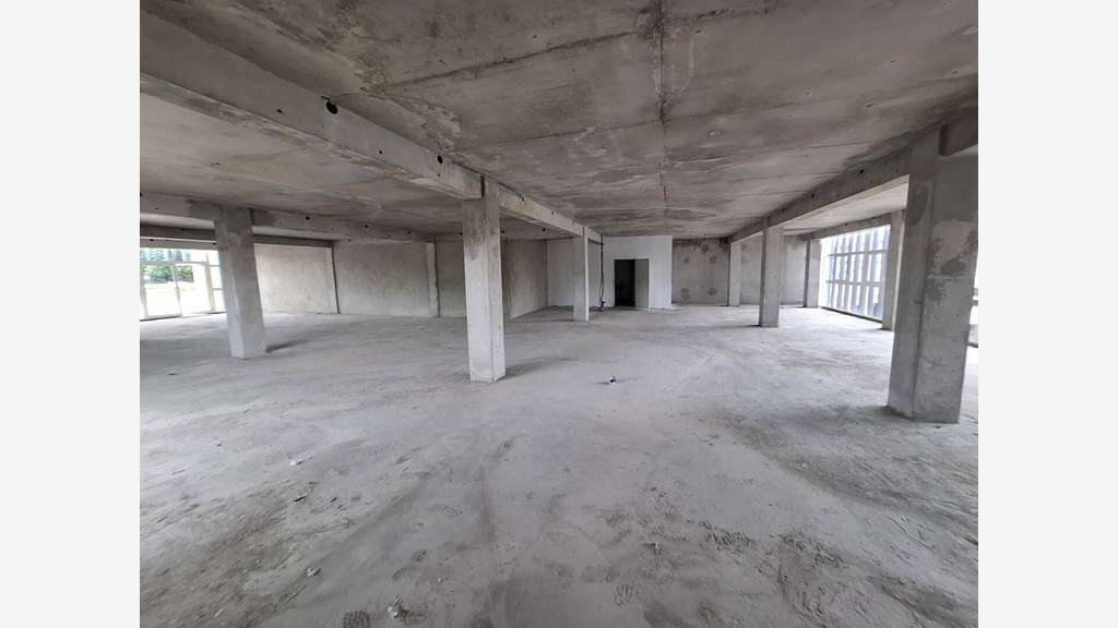 A louer local 343m² sur l'axe principal de Montabo