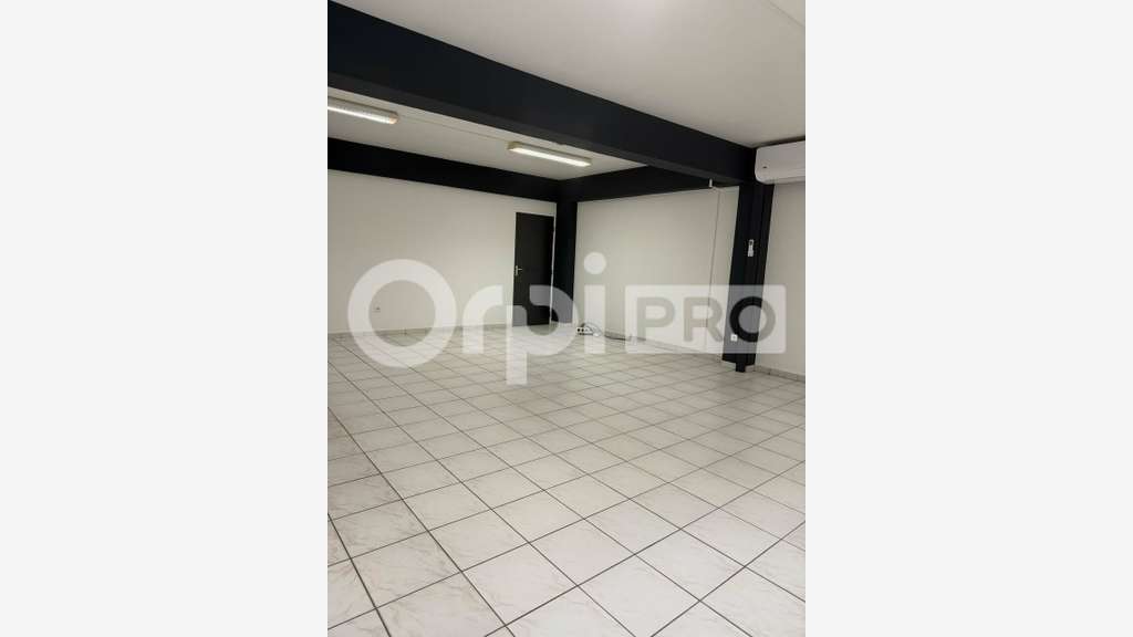 Plateau de bureaux 270m² R+1 à louer à Cayenne