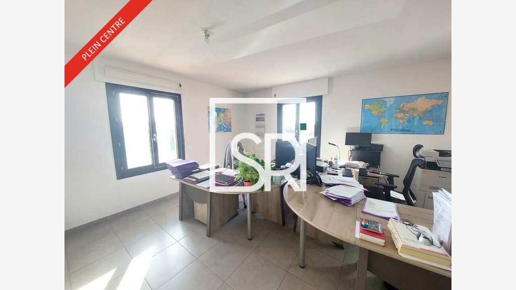 Bureaux 88m² à louer en zone d'activité à Cébazat