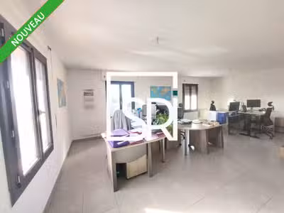 Bureaux 88m² à louer en zone d'activité à Cébazat