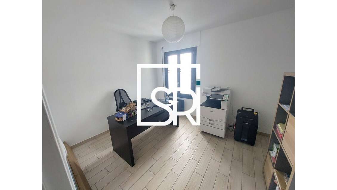 Bureaux 90m² R+1 à louer à Cébazat