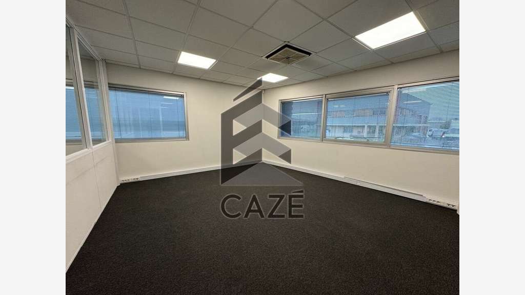 Bureaux 158m² RDC à louer à Cenon