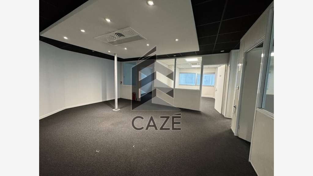 Bureaux 158m² RDC à louer à Cenon