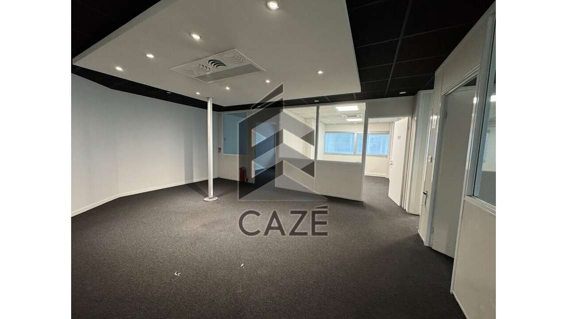 Bureaux 158m² RDC à louer à Cenon 