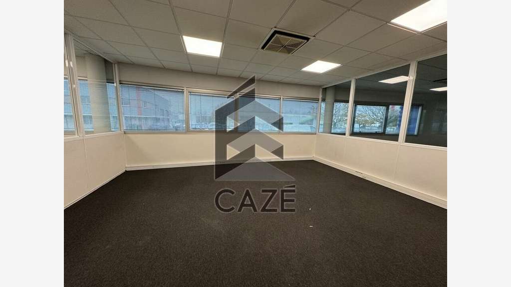 Bureaux 158m² RDC à louer à Cenon