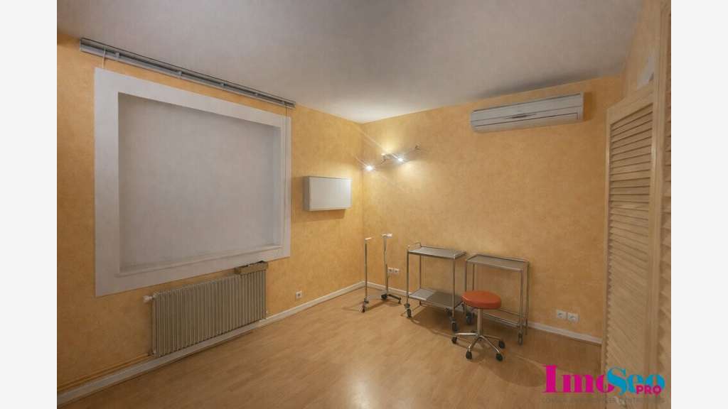 Local professionnel 20m² à louer axe passant Cenon