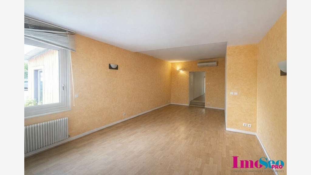 Local professionnel 20m² à louer axe passant Cenon
