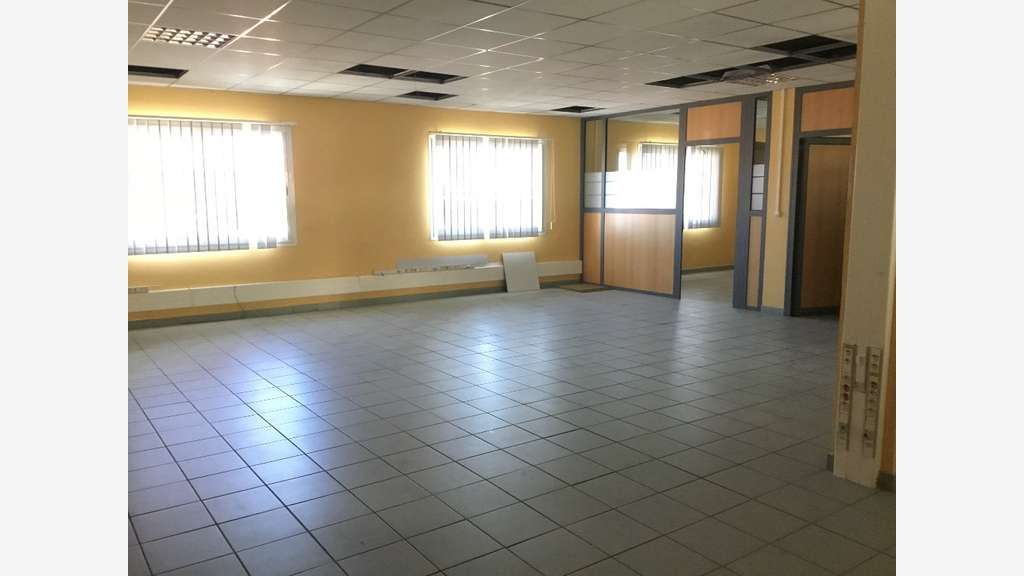 A louer bureaux de 690m² au Centre de Cayenne