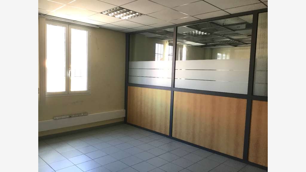 A louer bureaux de 690m² au Centre de Cayenne