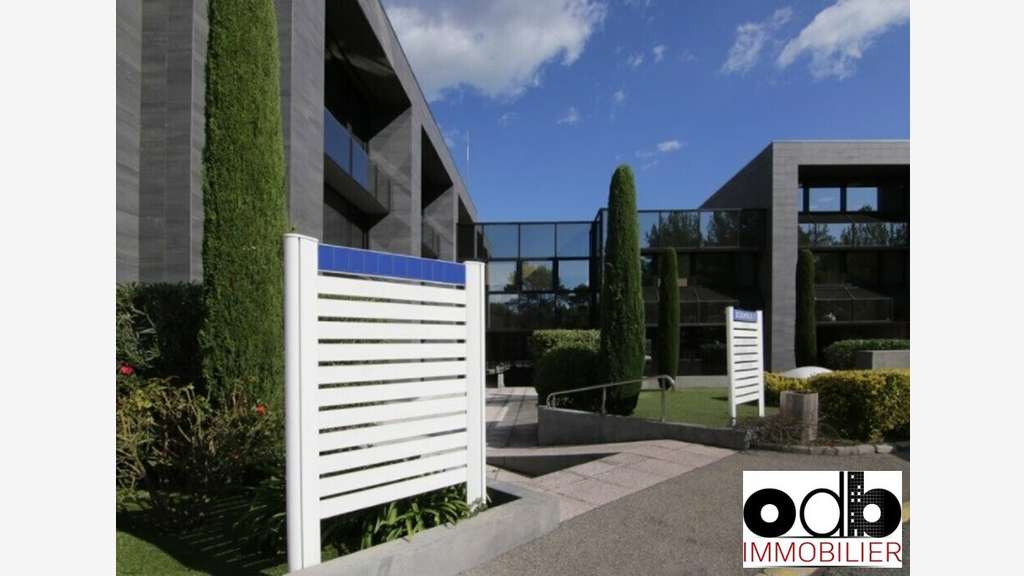 A louer bureaux 130m² centre Sophia gare routiere