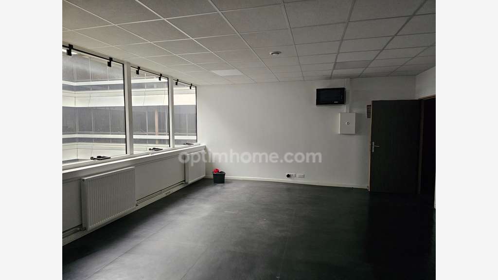 Bureau 70m² en étage à louer à Cergy Préfecture