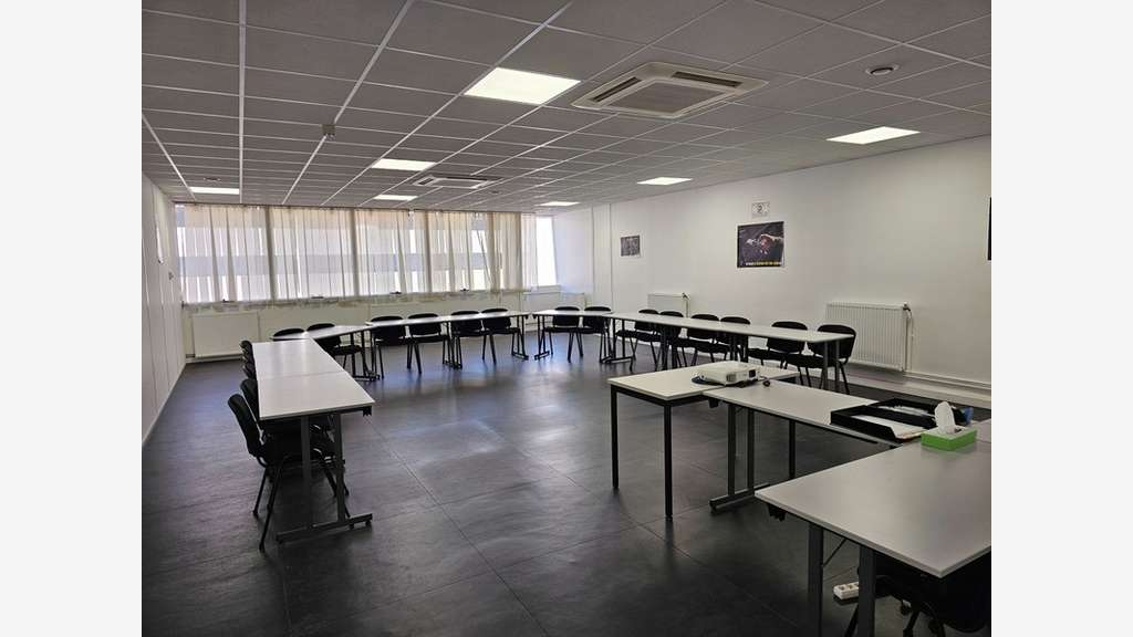 Bureau 115m² en étage avec ascenseur à Cergy
