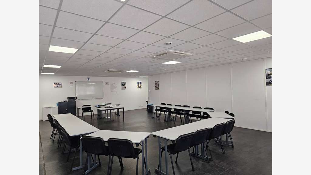 Bureau 115m² en étage avec ascenseur à Cergy