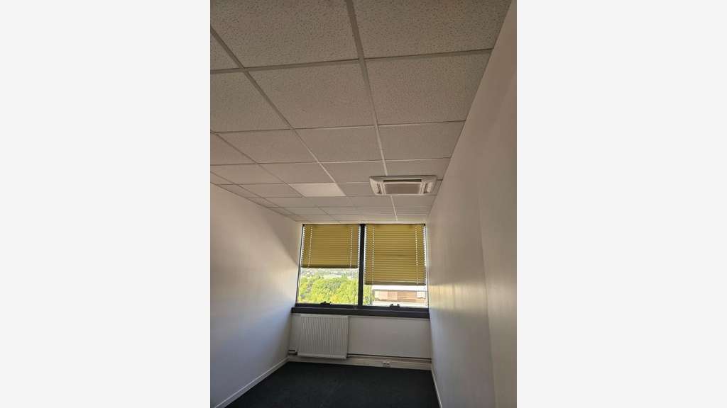 Bureau 12m² parfait état à louer Cergy Préfecture