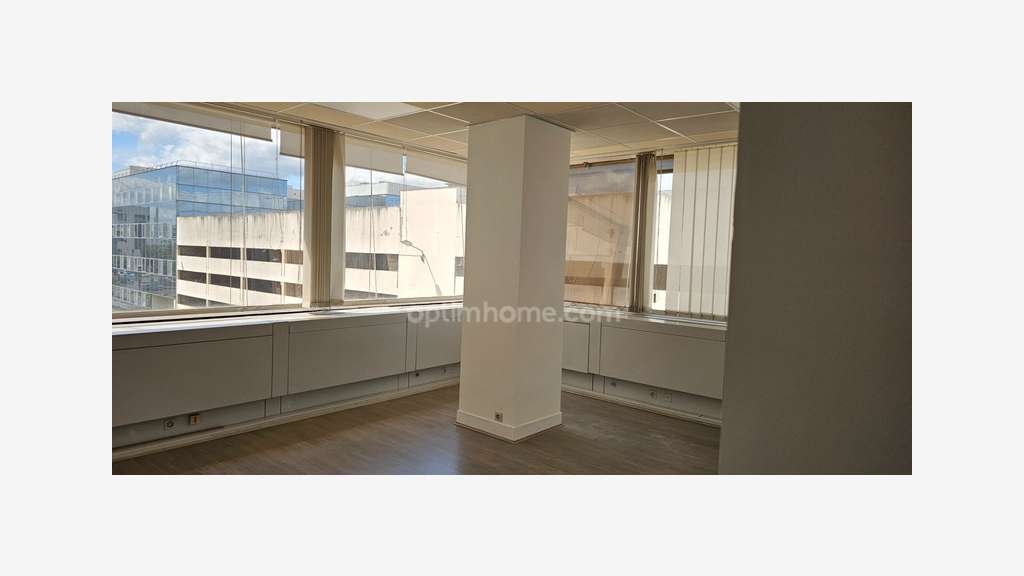 Bureau 25m² en étage à louer à Cergy Préfecture