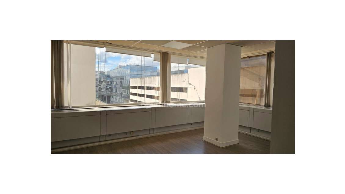 Bureau 25m²  en étage à louer à Cergy Préfecture