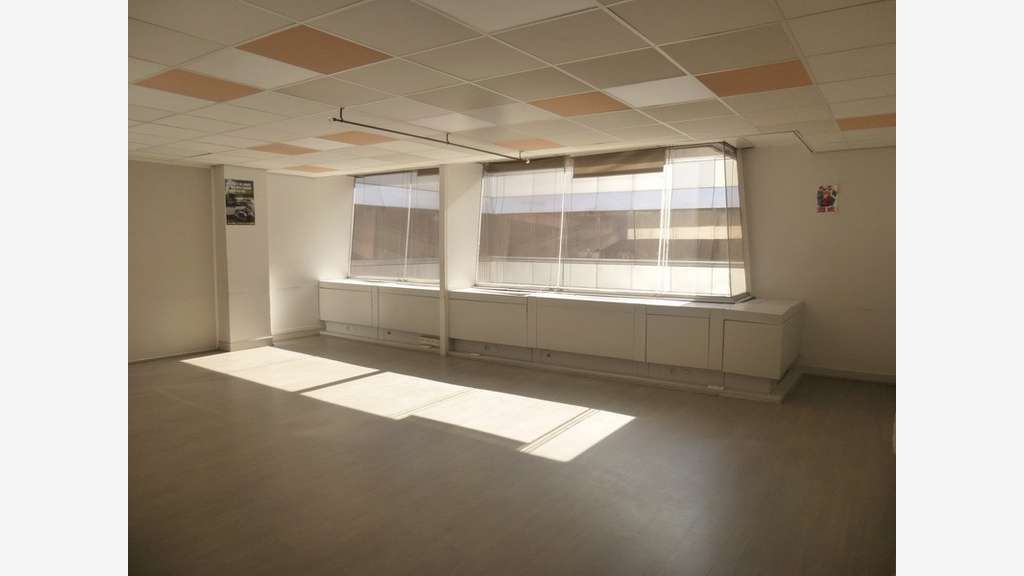 Bureau 51m² en étage à louer à Cergy Préfecture