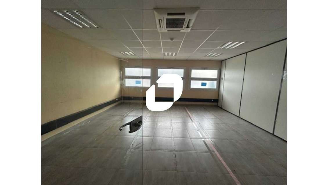 A louer Bureaux 640m² Cergy