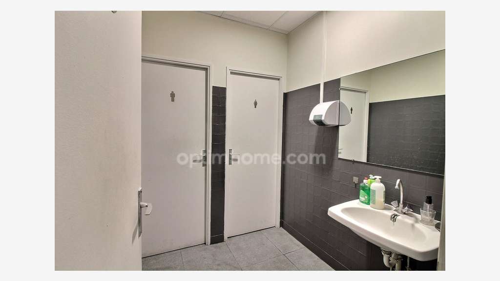Bureau 27m² en étage à louer à Cergy Préfecture