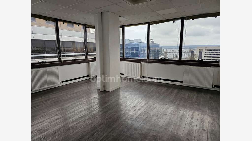 Bureau 27m² en étage à louer à Cergy Préfecture