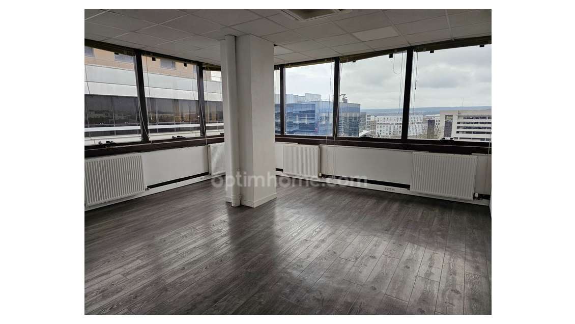 Bureau 27m² en étage à louer à Cergy Préfecture