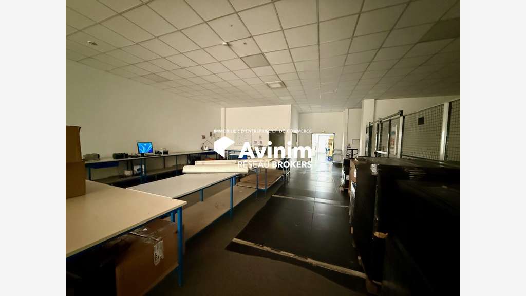 Bureaux fonctionnels 805m² RDC + 10 pl²ces à Cergy