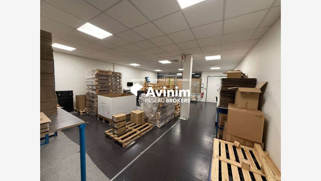 Bureaux fonctionnels 805m² RDC + 10 pl²ces à Cergy