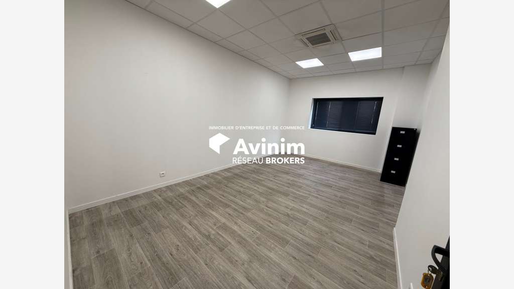Bureaux à louer 198m² R+1 à Cergy