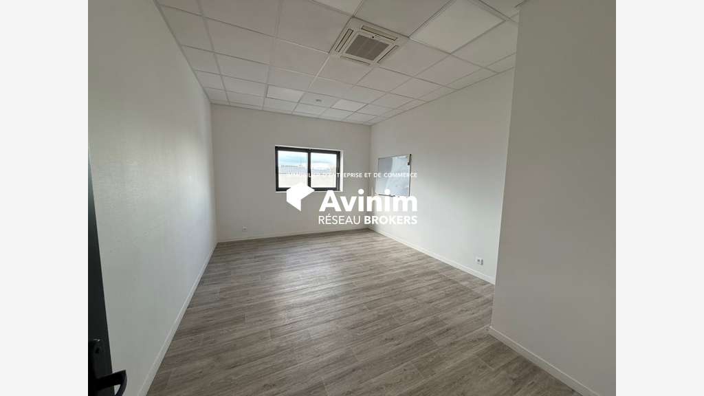 Bureaux à louer 198m² R+1 à Cergy