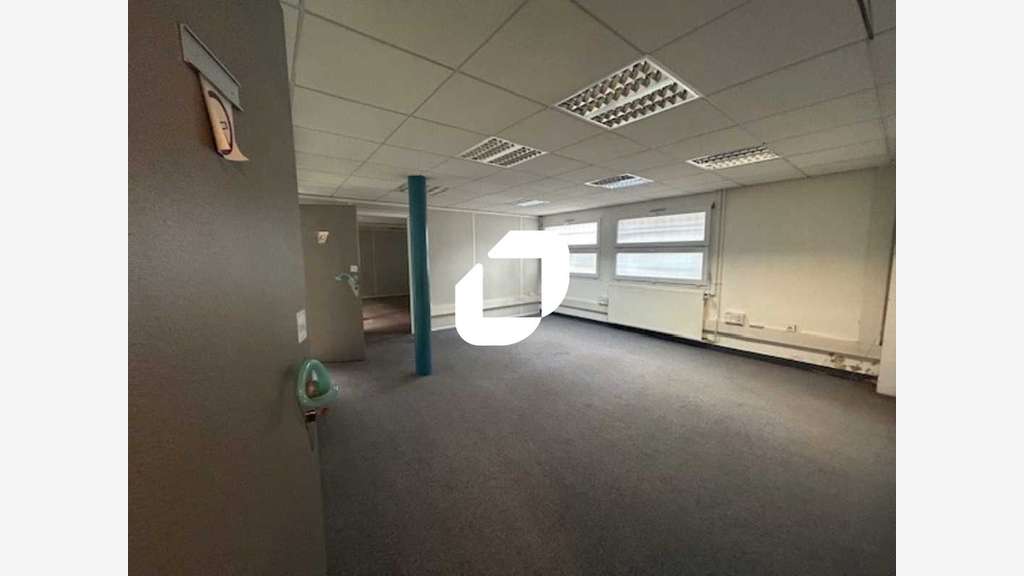 A louer Bureaux 640m² Cergy