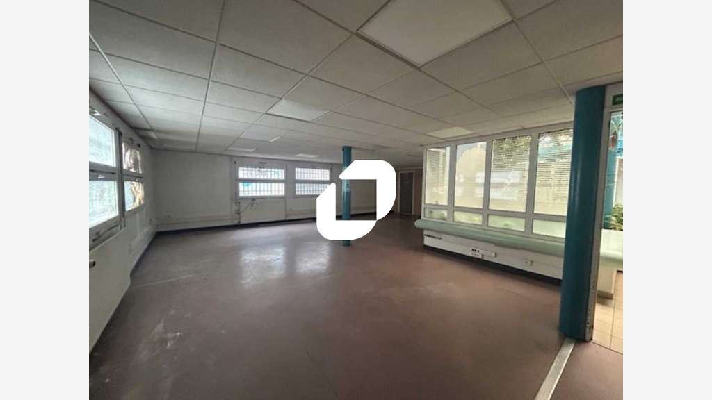 A louer Bureaux 640m² Cergy