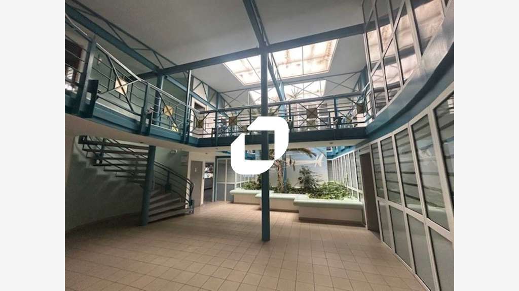 A louer Bureaux 640m² Cergy