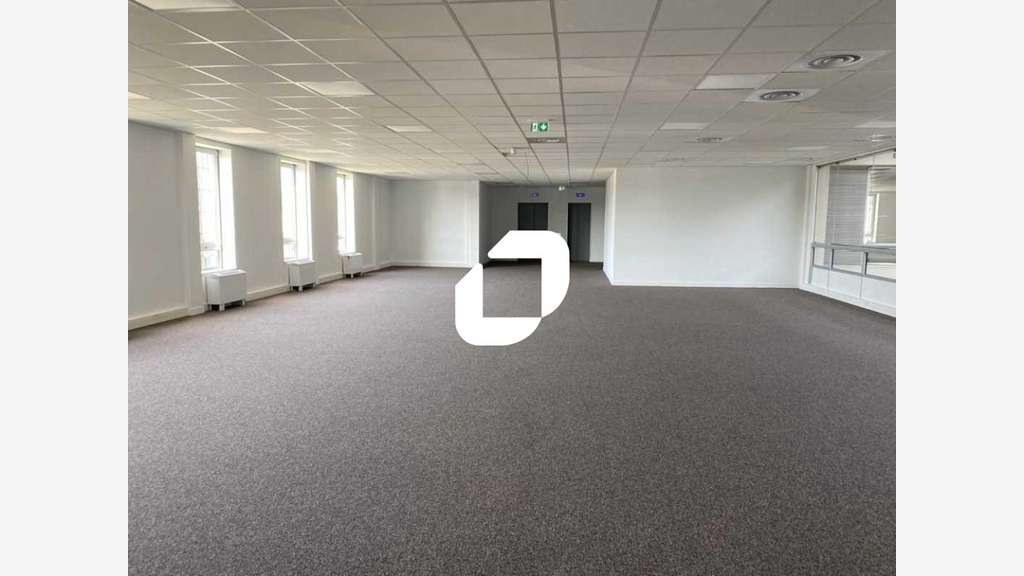 A louer Bureaux 1269m² Cergy
