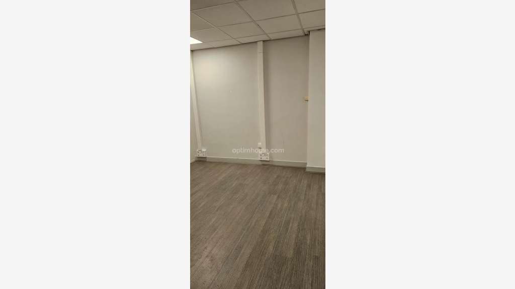 Bureau de 10m² à louer en étage à Cergy Préfecture