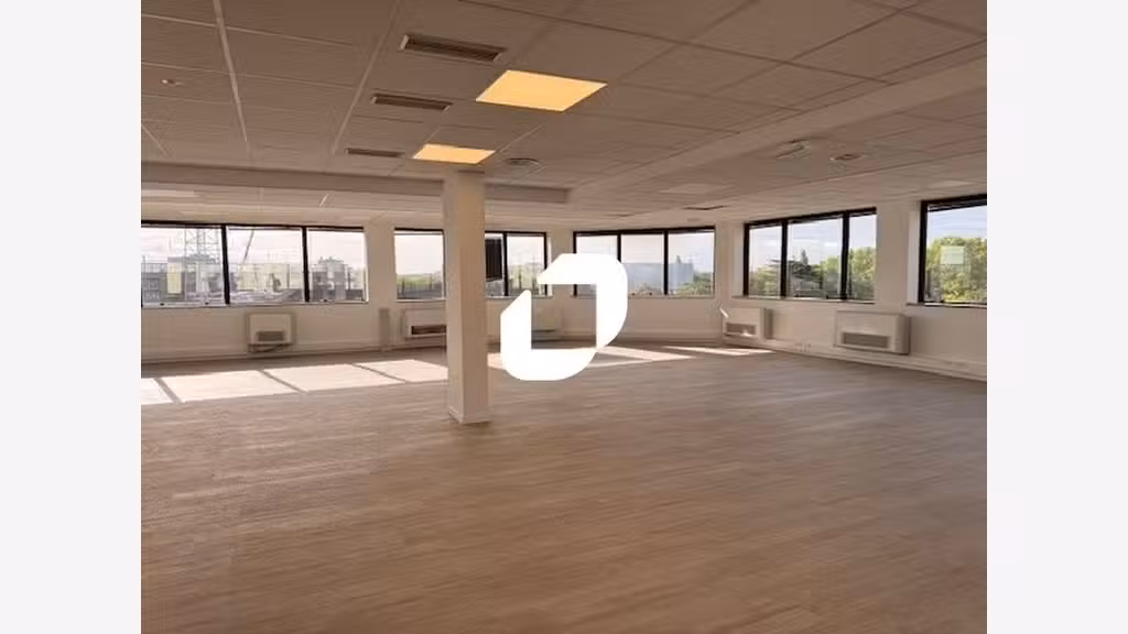 A louer Bureaux 678m² Cergy