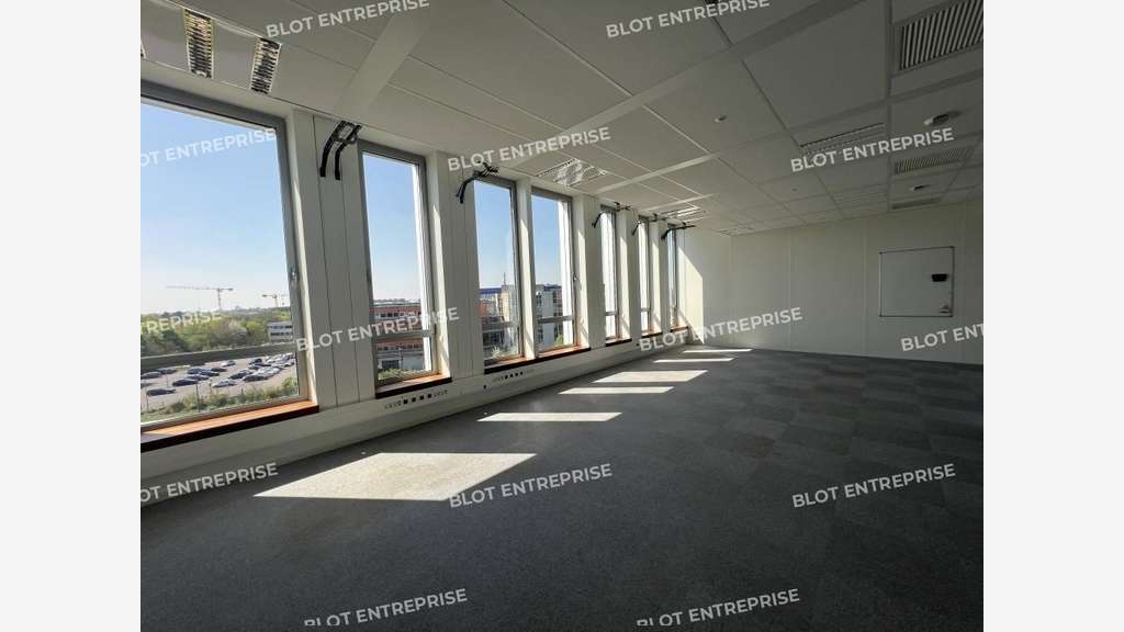 A louer bureaux 3149m² HQE/BBC à Cesson-Sévigné