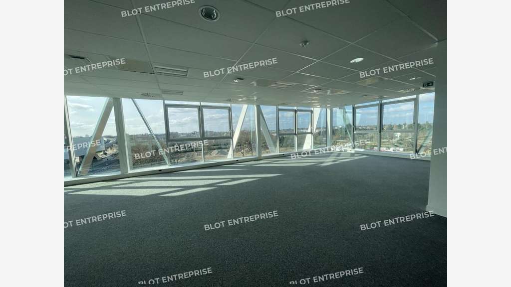 A louer bureaux 324m² à Cesson-Sévigné Viasilva 