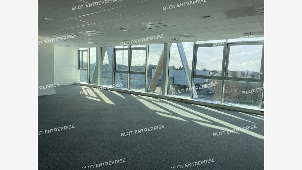 A louer bureaux 324m² à Cesson-Sévigné Viasilva 