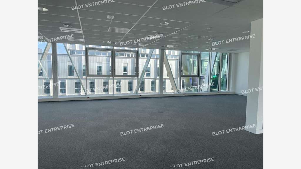 A louer bureaux 324m² à Cesson-Sévigné Viasilva 