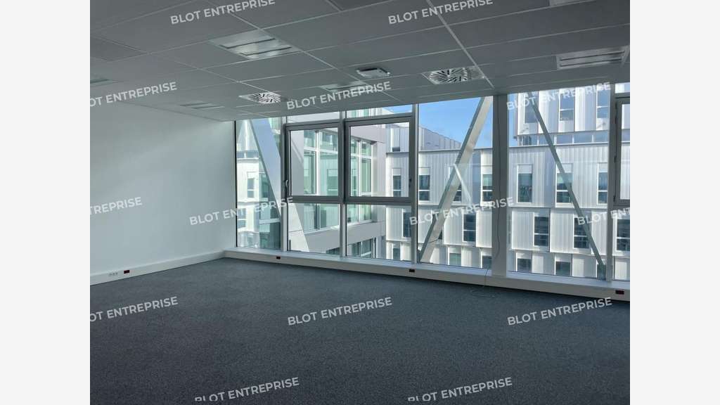 A louer bureaux 324m² à Cesson-Sévigné Viasilva 