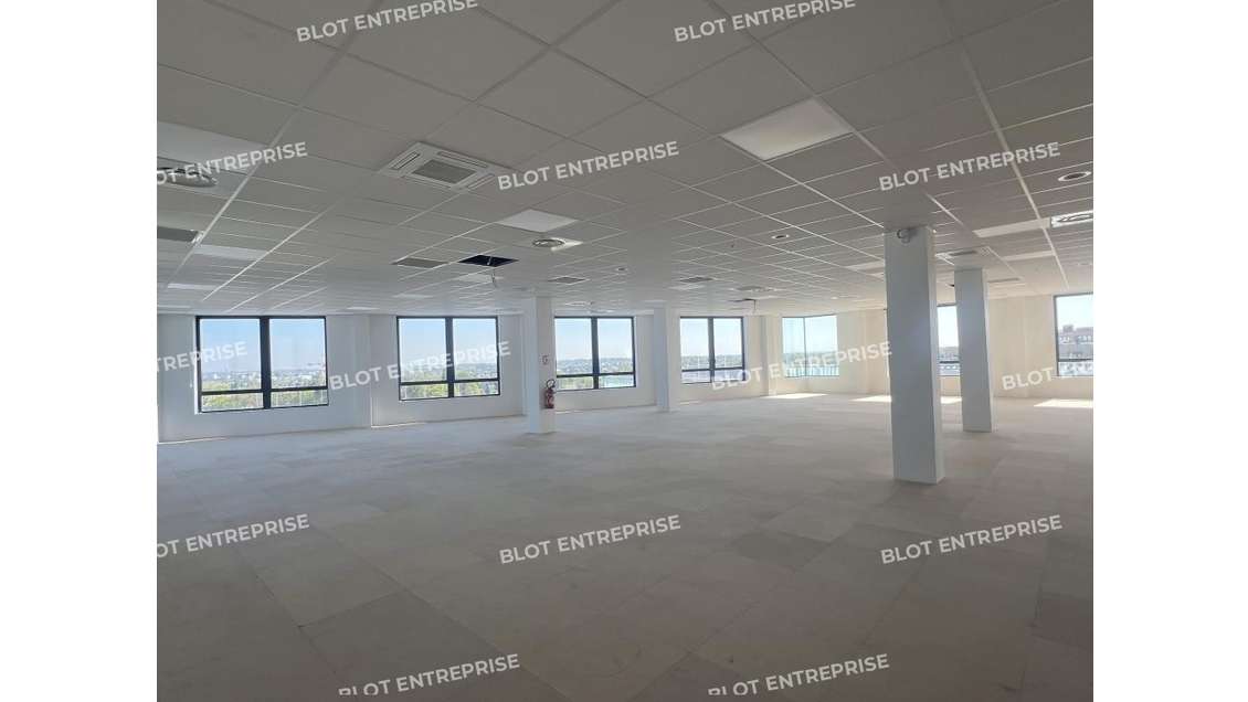 A louer bureaux 1844m² à Cesson-Sévigné Via Silva